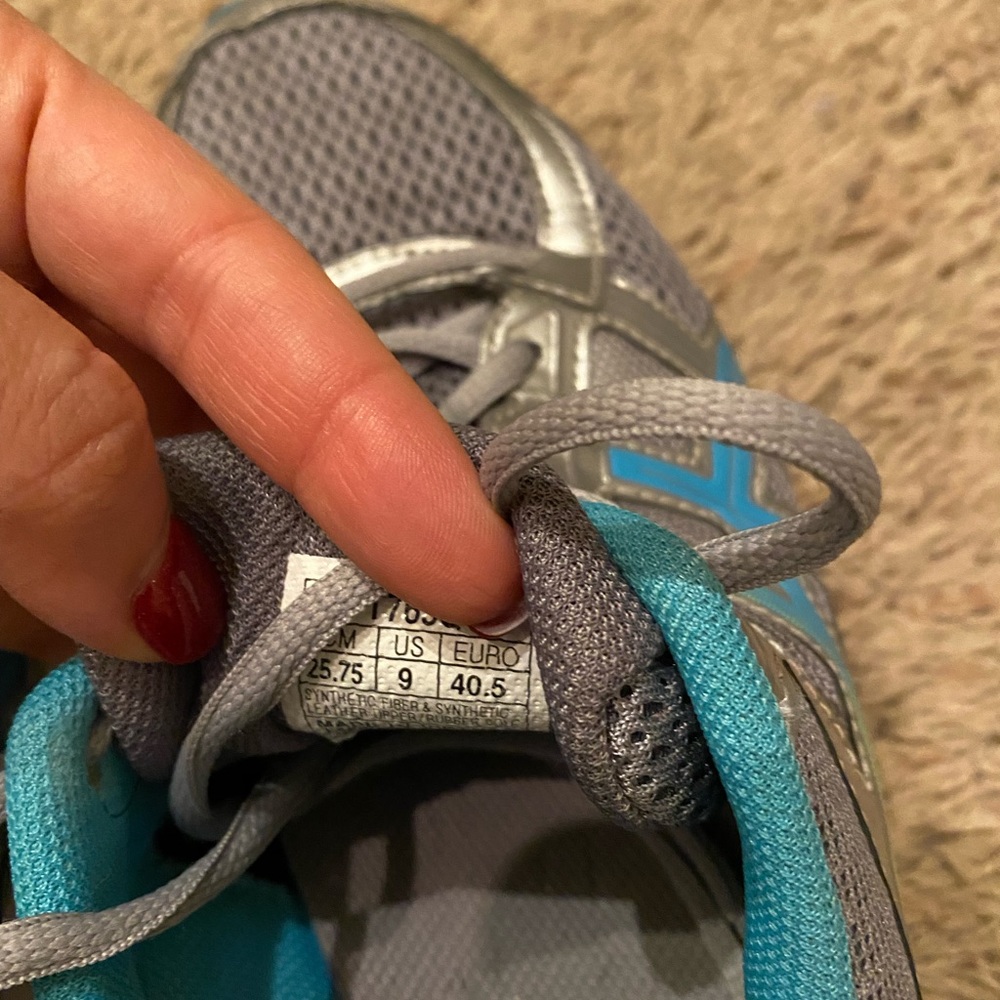 Woman’s ASICS shoes OrthoLite 9 - Picture 3 of 5